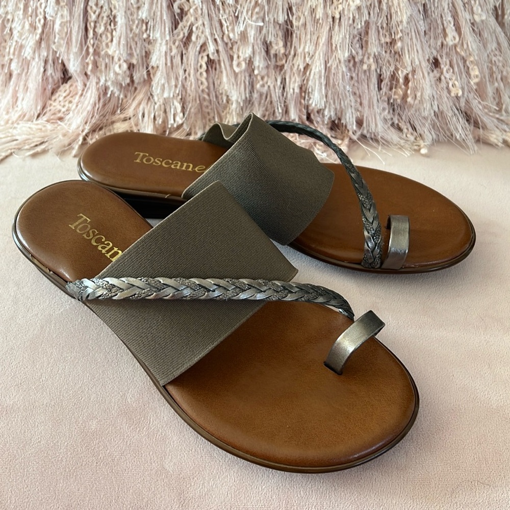 Toscanella gray silver stretchy sandals. Size 7 1/2
